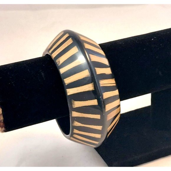 CHUNKY BICONE BANGLE BRACELET VINTAGE LUCITE WOOD BAMBOO 1.5" KENNETH JAY LANE - Picture 2 of 7